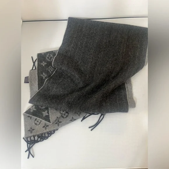 Louis Vuitton Echarpe Monogram Gradient M75900 Cashmere/Wool Grey Scarf NWOT - Picture 9 of 13